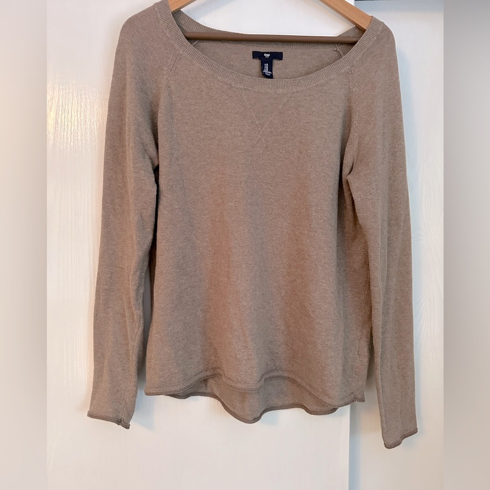 Gap Beige Sweater Women’s Medium